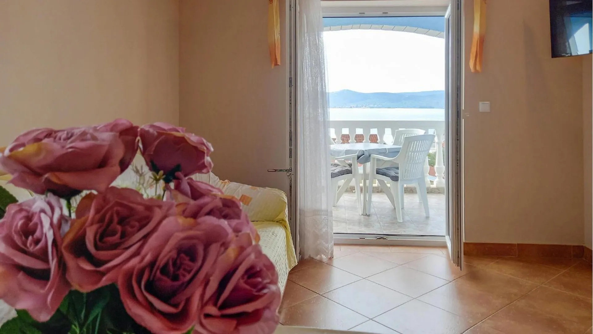 Lovely Apartment In Sveti Filip I Jakov With Kitchen