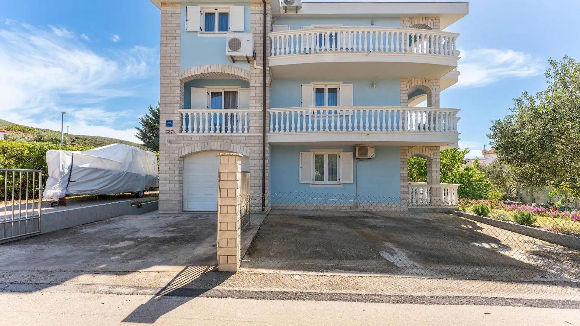 Lovely Apartment In Sveti Filip I Jakov With Kitchen